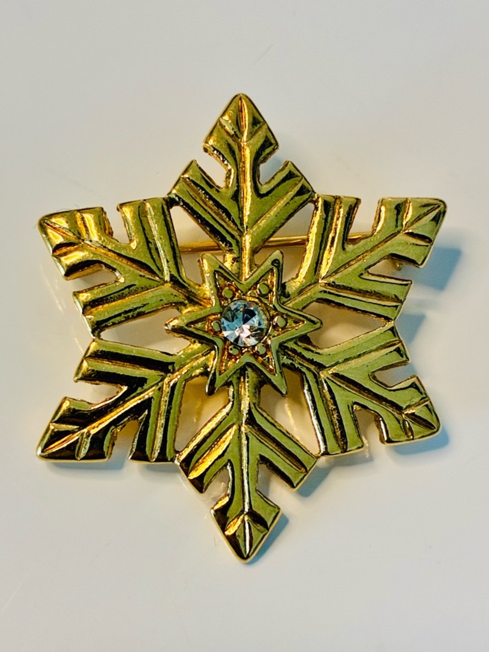 VTG Trifari Gold Snowflake Brooch with Clear Crystal Center Casual Everyday